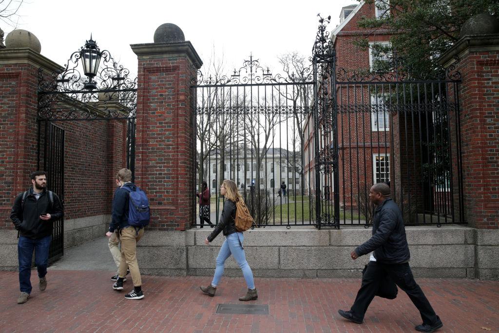 What happened to MBA candidates who deferred their admission in 2020?