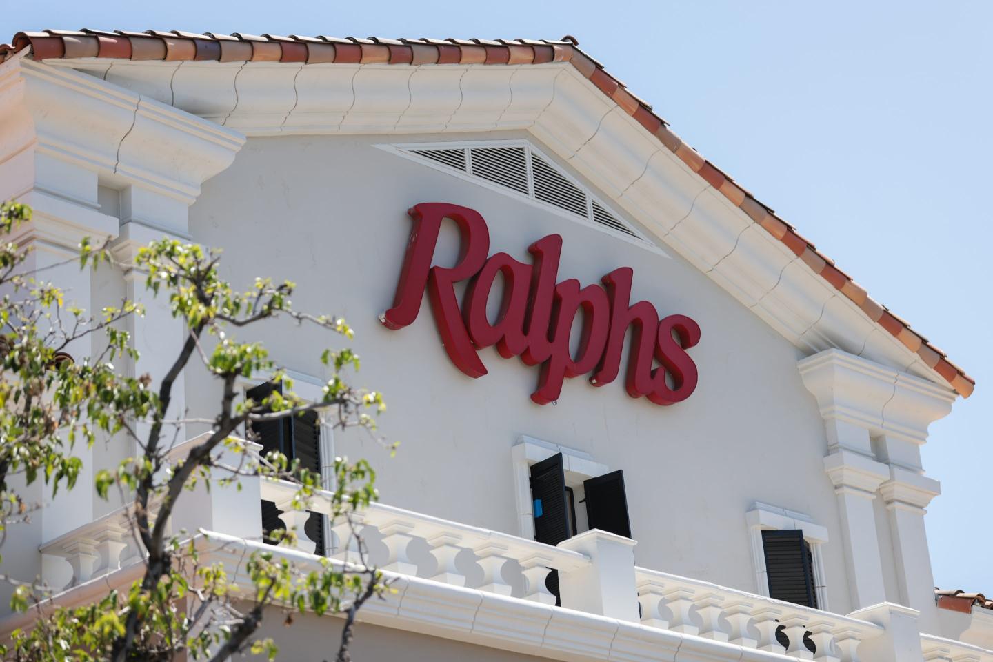 The exterior of a Ralphs store