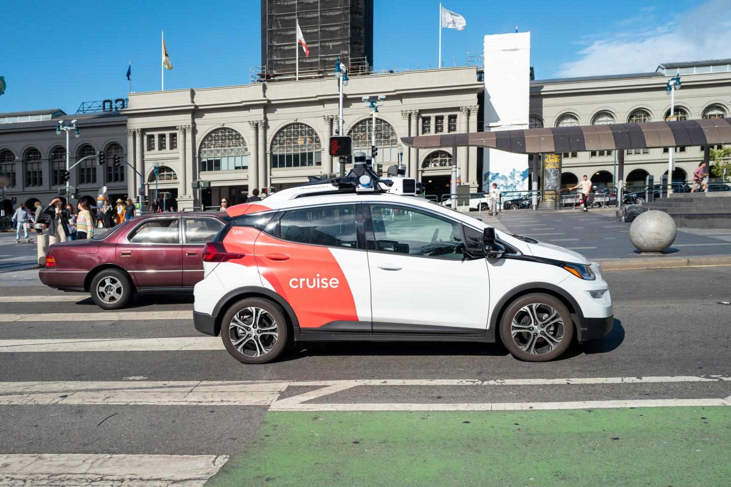 A General Motors Cruise self driving car.