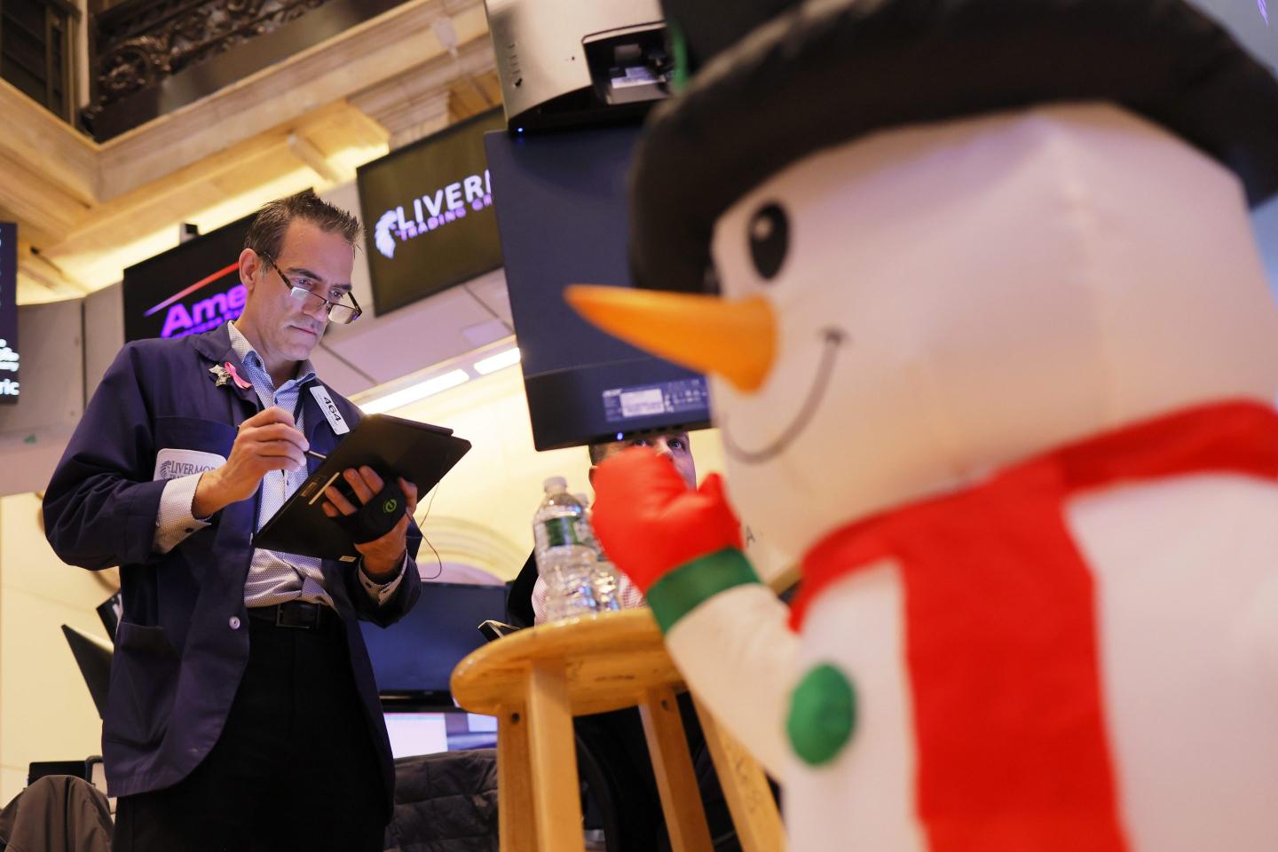 AI, private credit, and a small-cap resurgence? The big investing themes of 2024 could be totally different than we thought a year ago