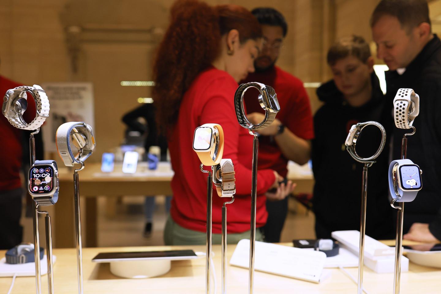 Apple scrambles to salvage its $17 billion smartwatch business amid a looming ban over patent infringement