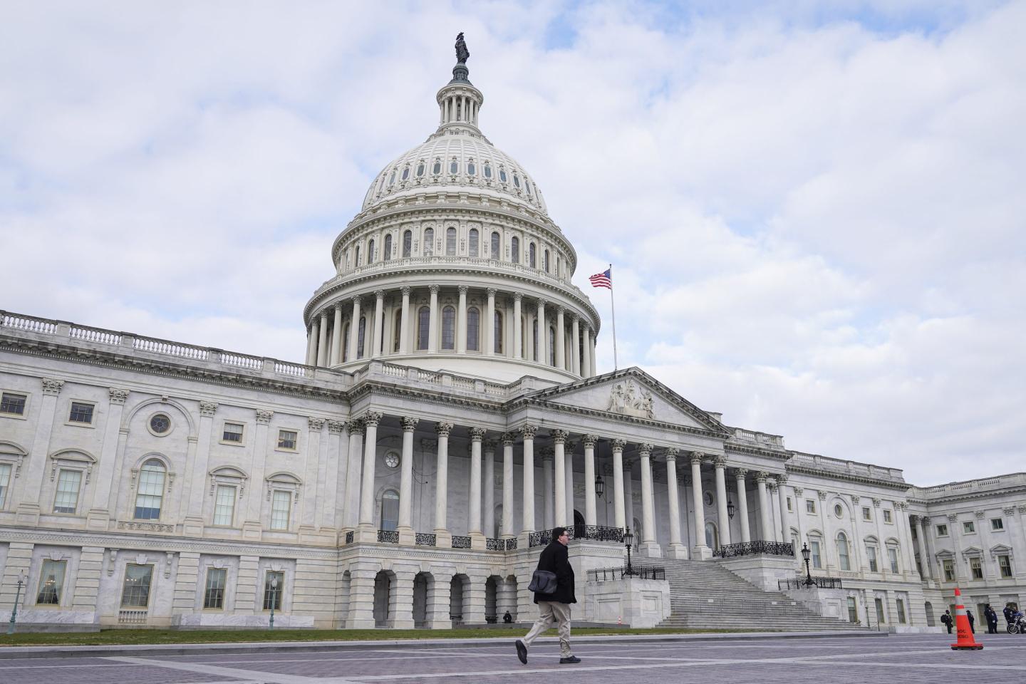 Business tax breaks and an enhanced child tax credit are on the menu as bipartisan group of lawmakers push to pass bill before IRS season