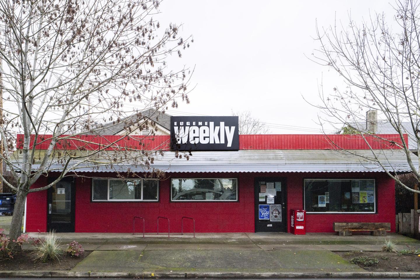 Oregon newspaper that fired entire staff after embezzlement to relaunch print edition thanks to fundraising, community support: ‘You’ve got to give it a shot’
