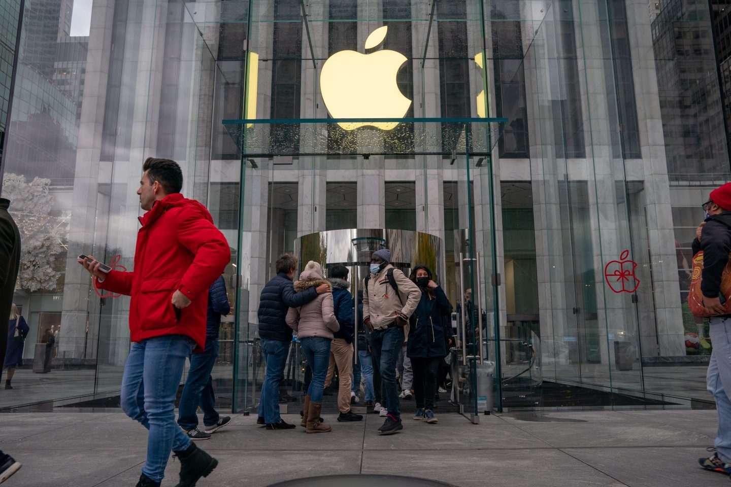Exterior view of the Apple store on Fifth Avenue in Manhattan
