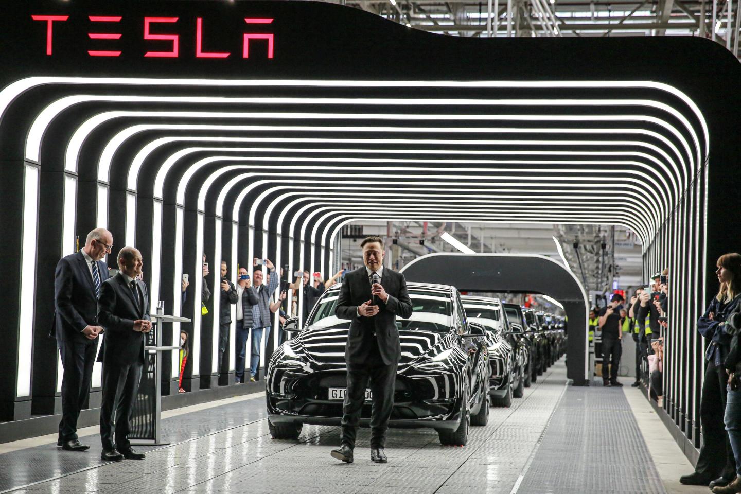 Tesla is giving German customers a 9% discount on its Model Y as EV war with BYD heats up