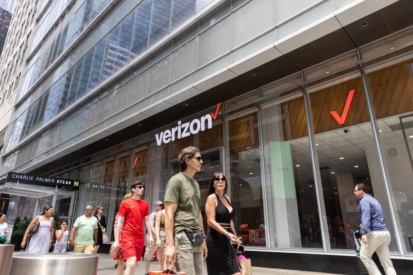 Verizon might owe you as much as $100. Here’s how to claim it