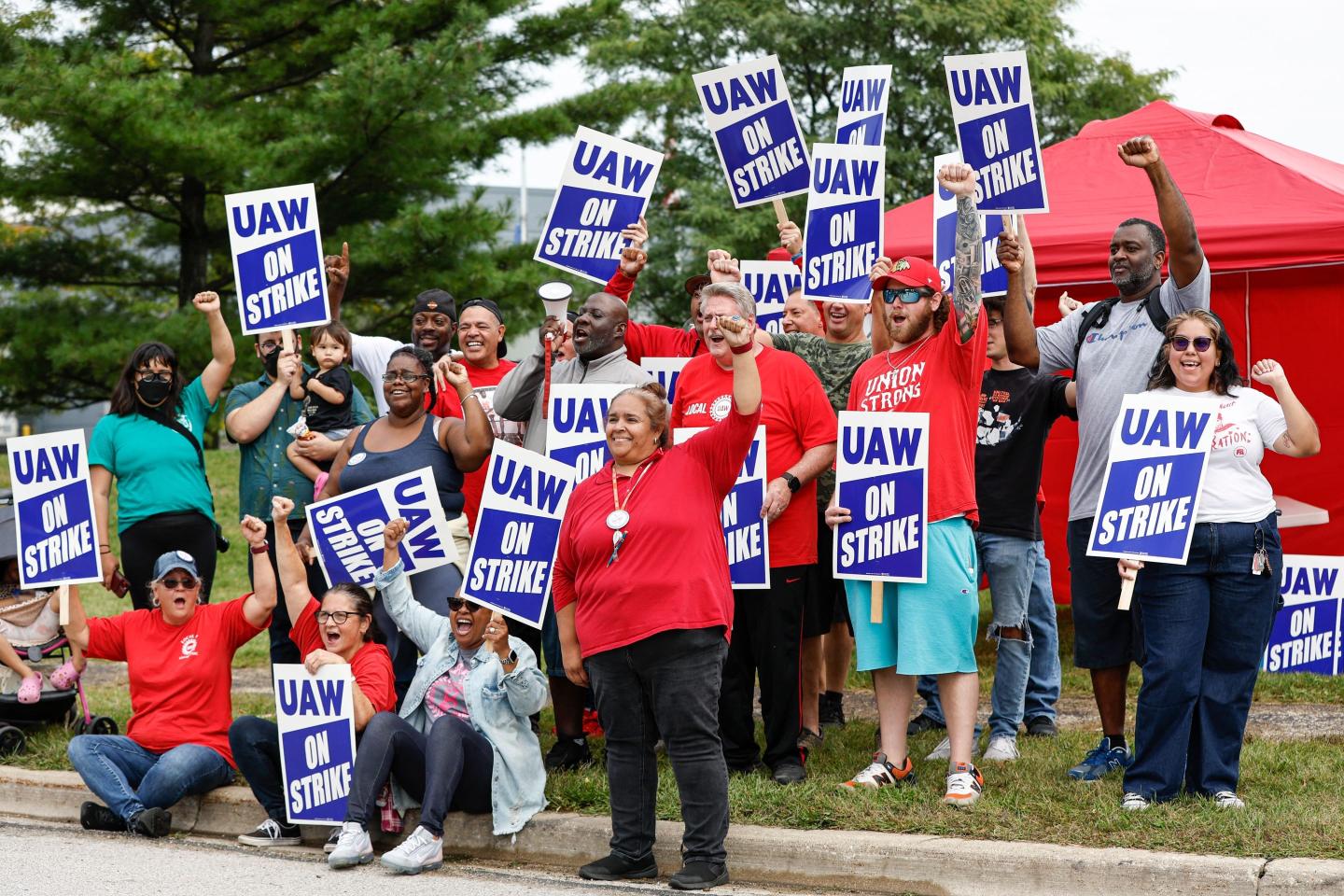How should management respond to unionization efforts?