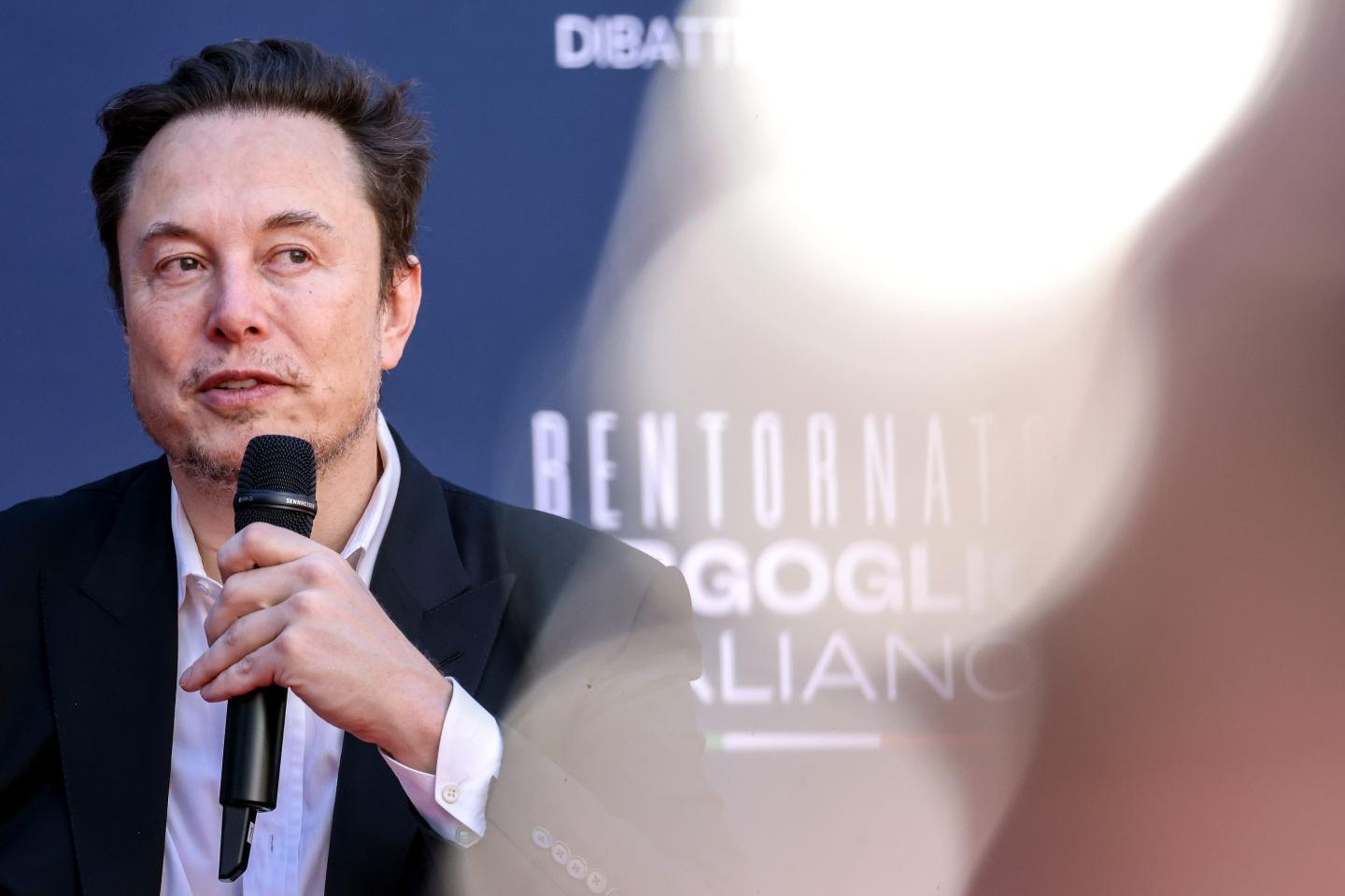 Elon Musk predicts Vivek Ramaswamy will ‘far exceed the polls’ in Iowa caucuses despite Trump’s late attacks