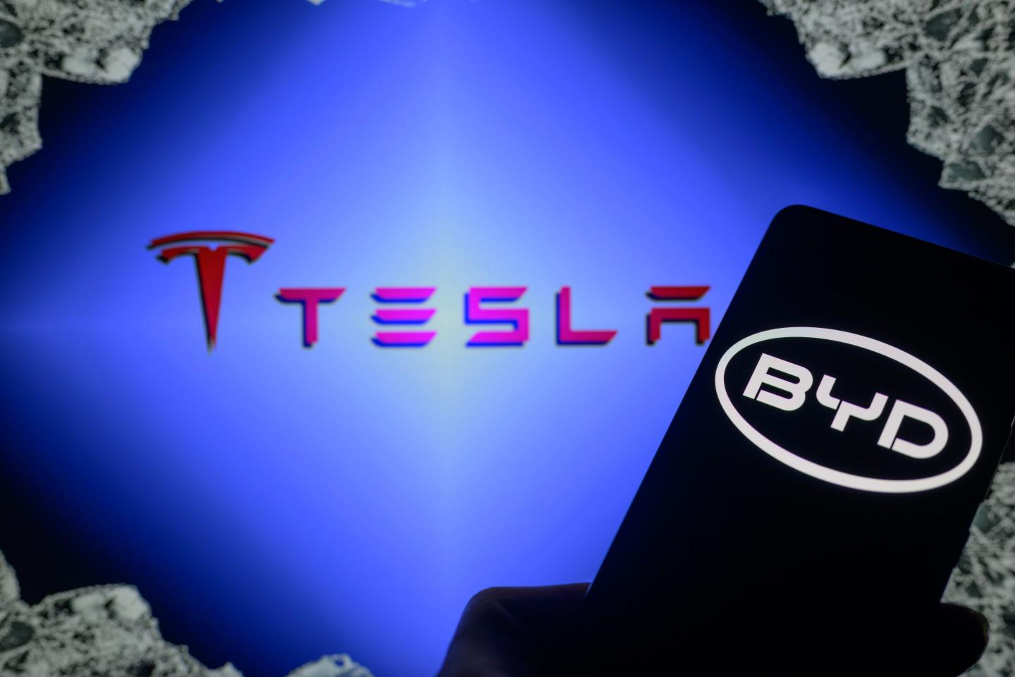 BYD senior exec taunts Musk that Tesla will lose market share and face challenges in its AI self-driving system