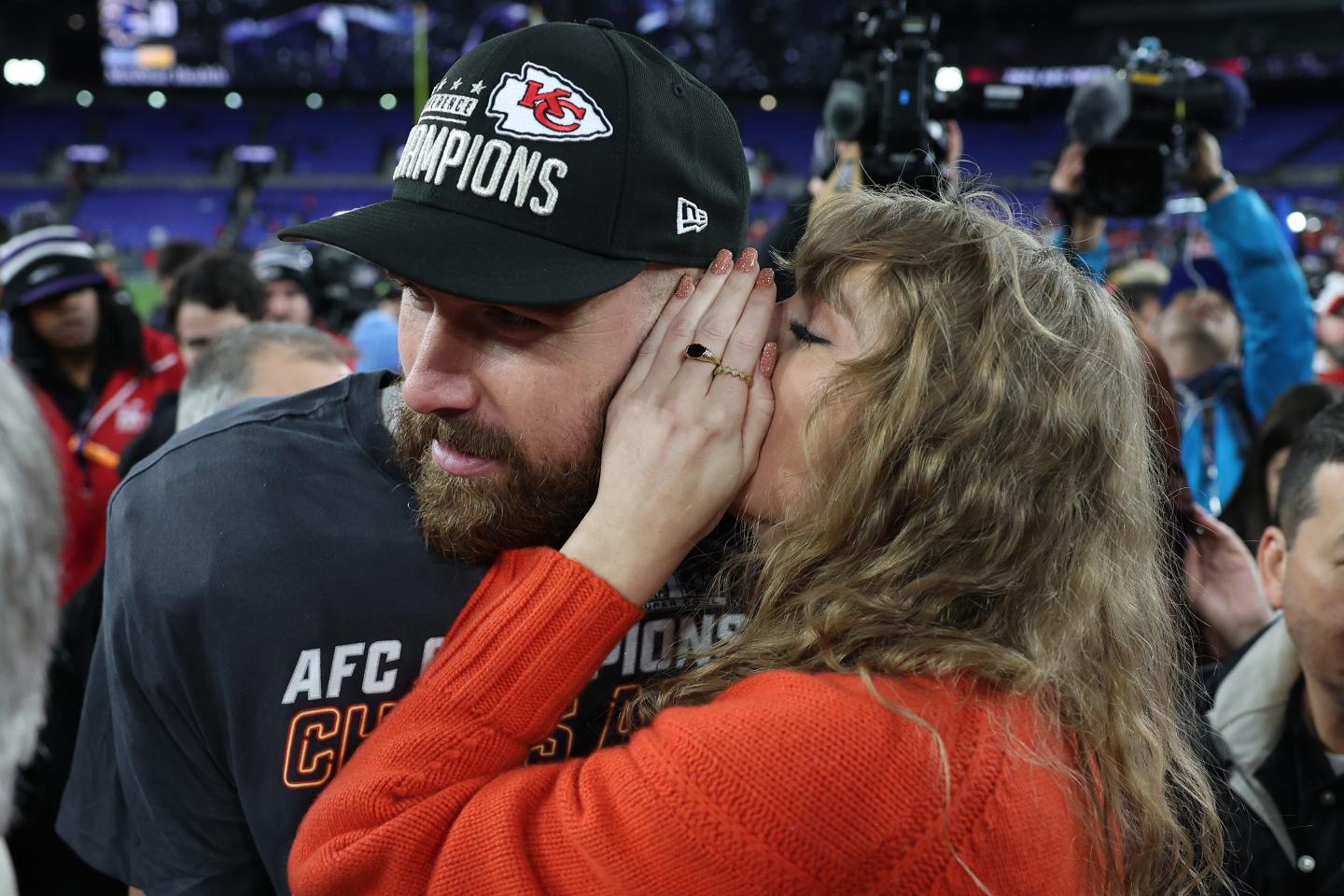 Travis Kelce, Taylor Swift