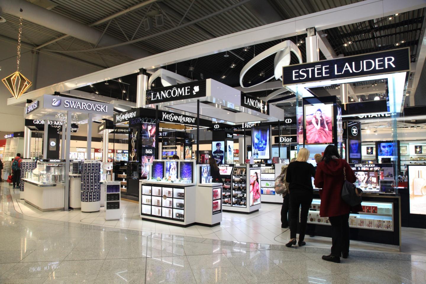 Britain’s ‘Warren Buffett’ dumps his shares in beauty brand Estée Lauder for its biggest rival after bungled China reopening