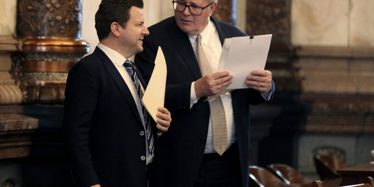 Kansas lawmakers approve 93% pay increases for themselves | Fortune