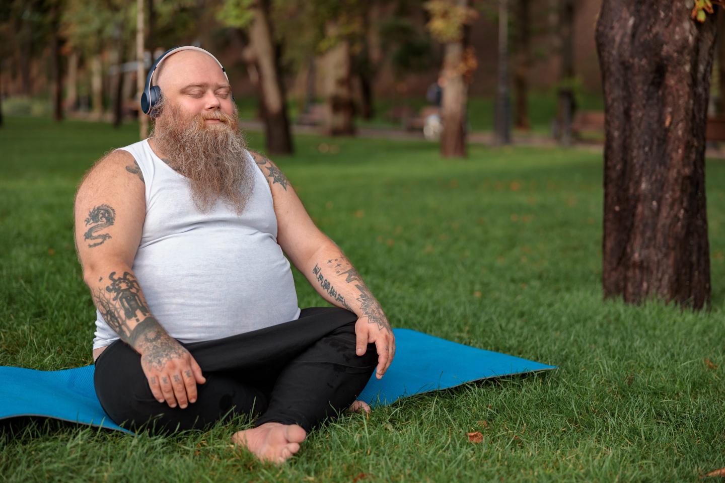 Abdominal fat is associated with brain health in middle-aged adults with a family history of Alzheimer’s disease, according to a new study. However, this link is more conspicuous in men.