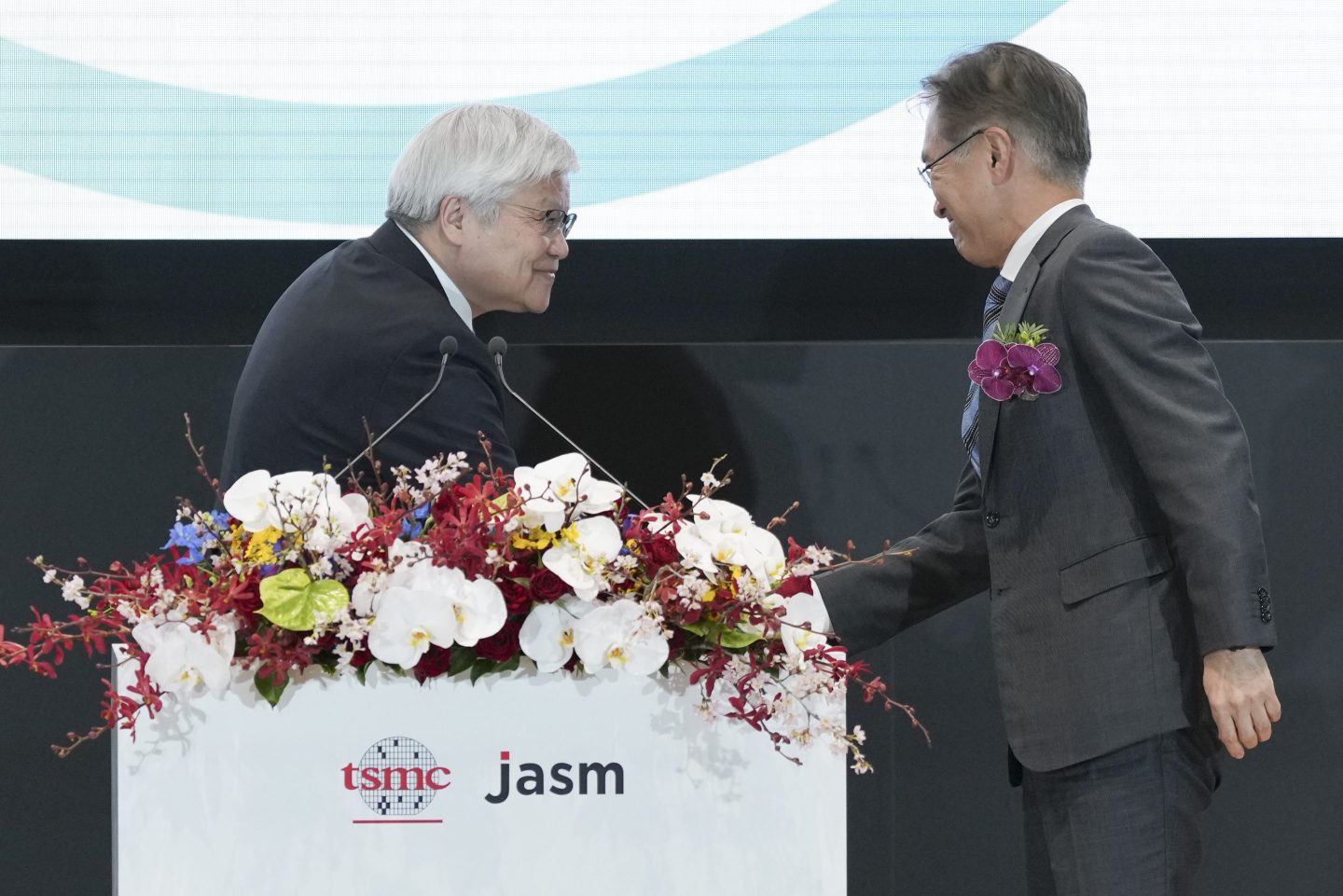 C.C. Wei, CEO of Taiwan Semiconductor Manufacturing Co. (TSMC), left, shakes hands with Kenichiro Yoshida, chairman and CEO of Sony Group Corp., at TSMC's new factory in Japan on Saturday.