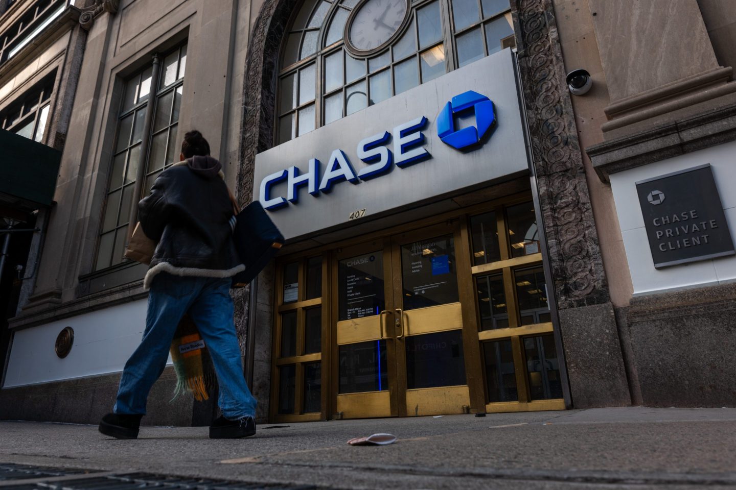 JPMorgan Chase just announced that it's planning a "multibillion-dollar" expansion that includes adding 500 branches and renovating another 1,700.