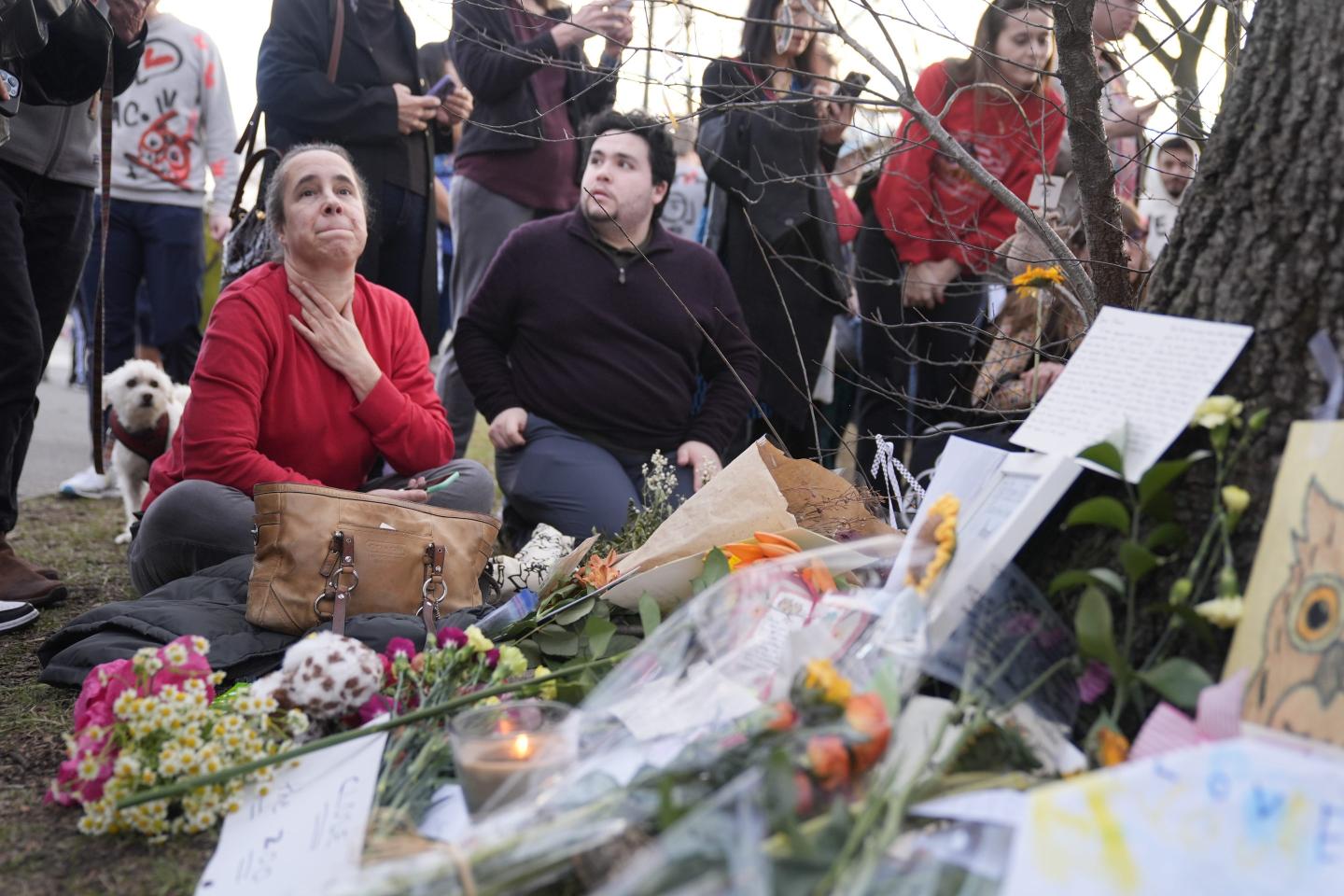 Flaco mourners