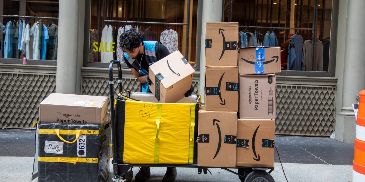 Amazon's new low-inventory fees for sellers will be delayed by one month - Vimarsana News