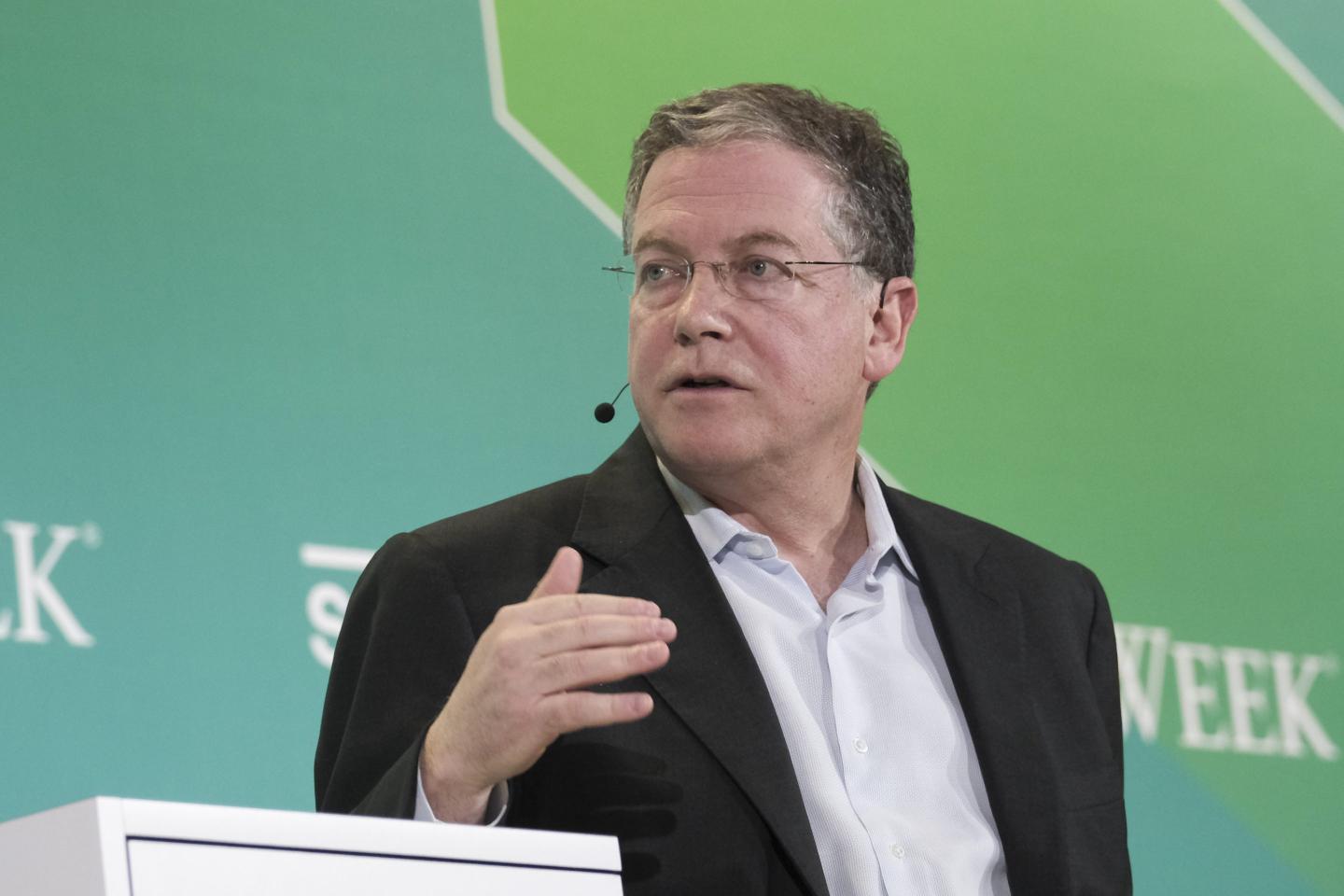 Hertz is replacing CEO Stephen Scherr and regrets its deal with Tesla. 