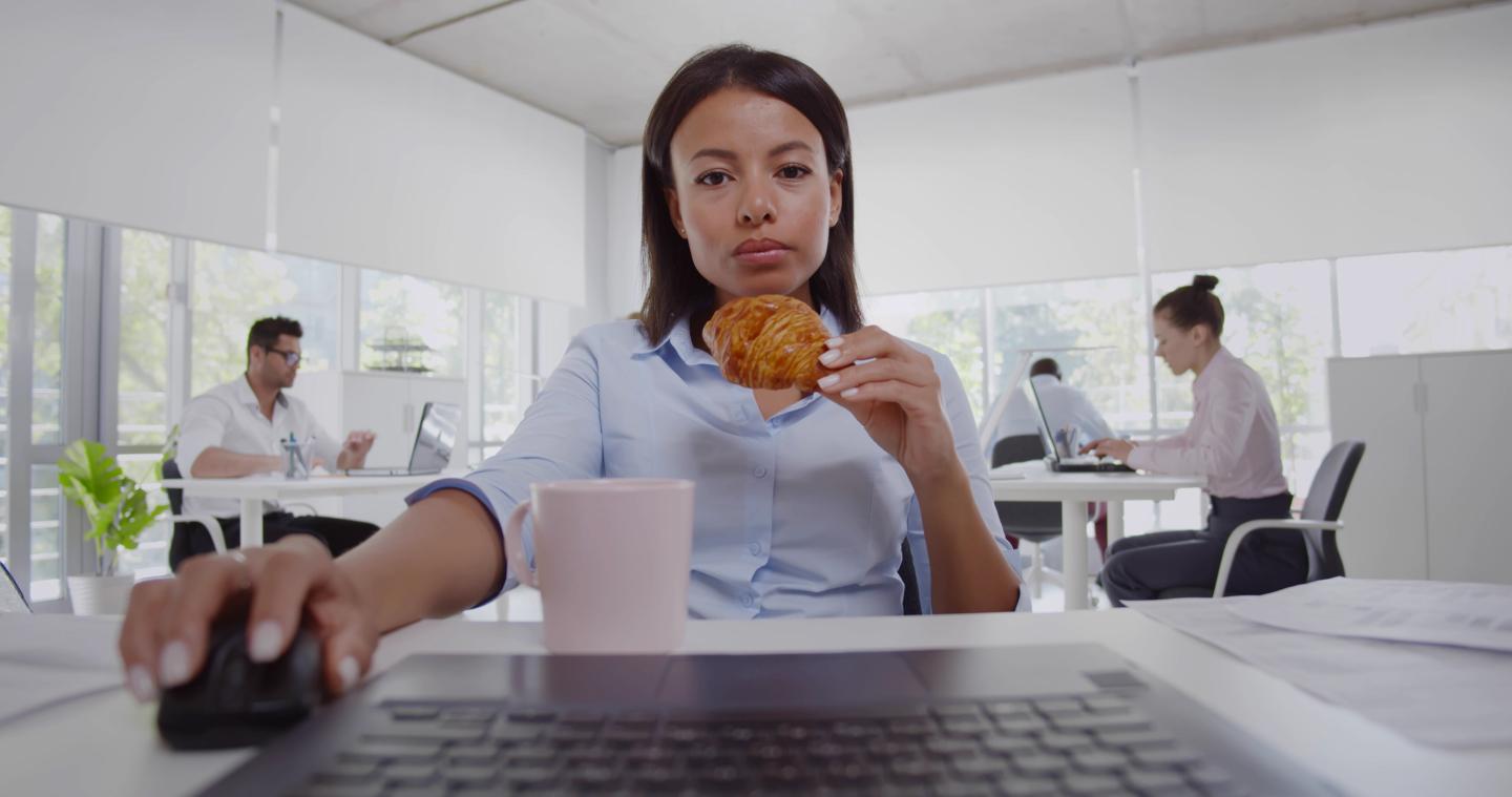Stressed-out workers are skipping lunch—and forgoing their only chance to tame the chaos