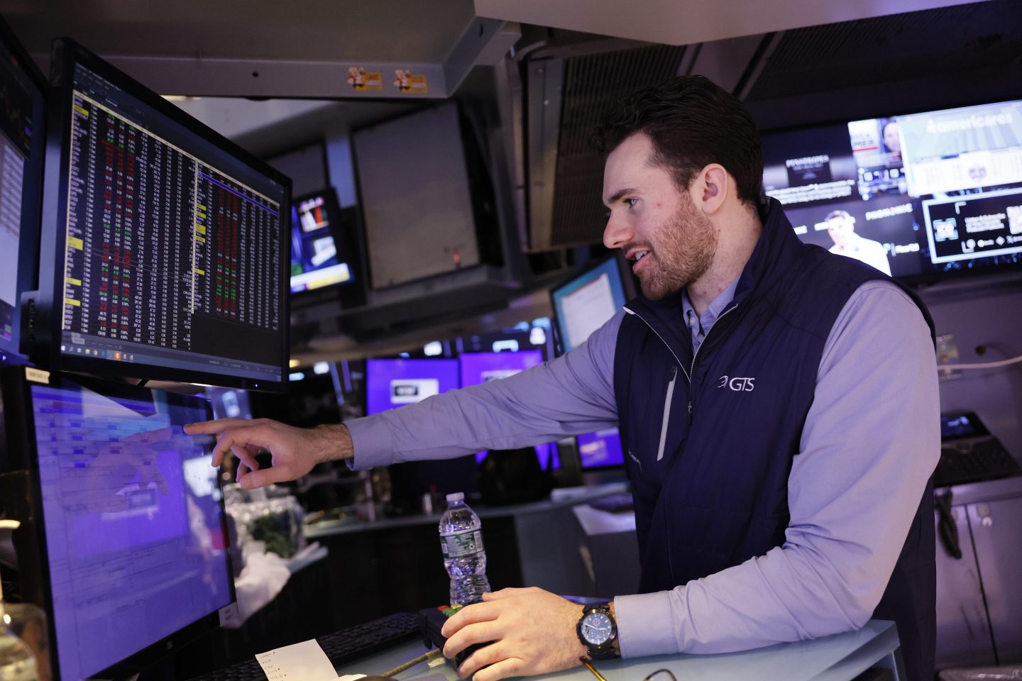 Traders work on the floor of the New York Stock Exchange during morning trading on January 31, 2024 in New York City.
