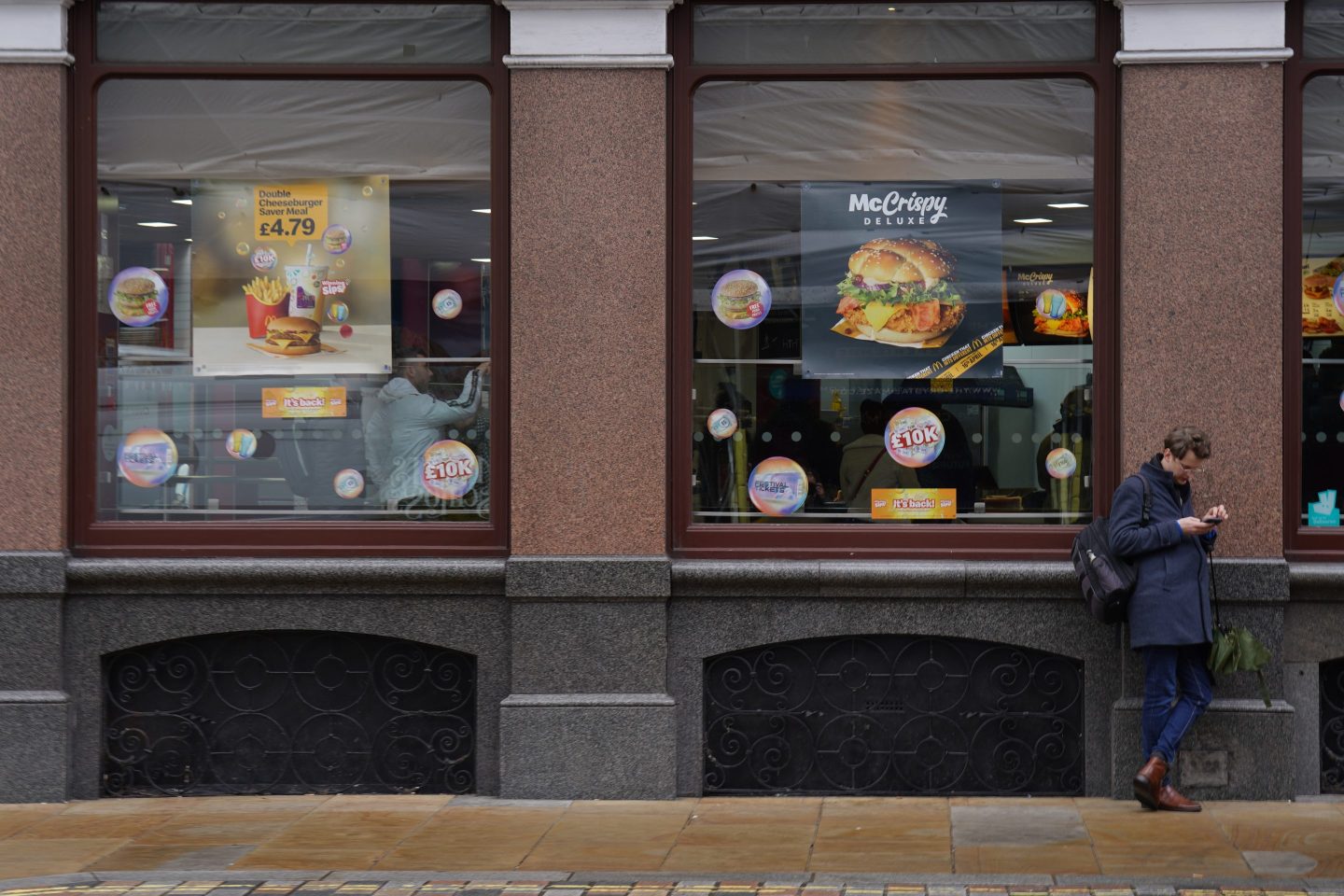 McDonald's has apologised to customers after they were unable to order food from some restaurants following an IT system outage.