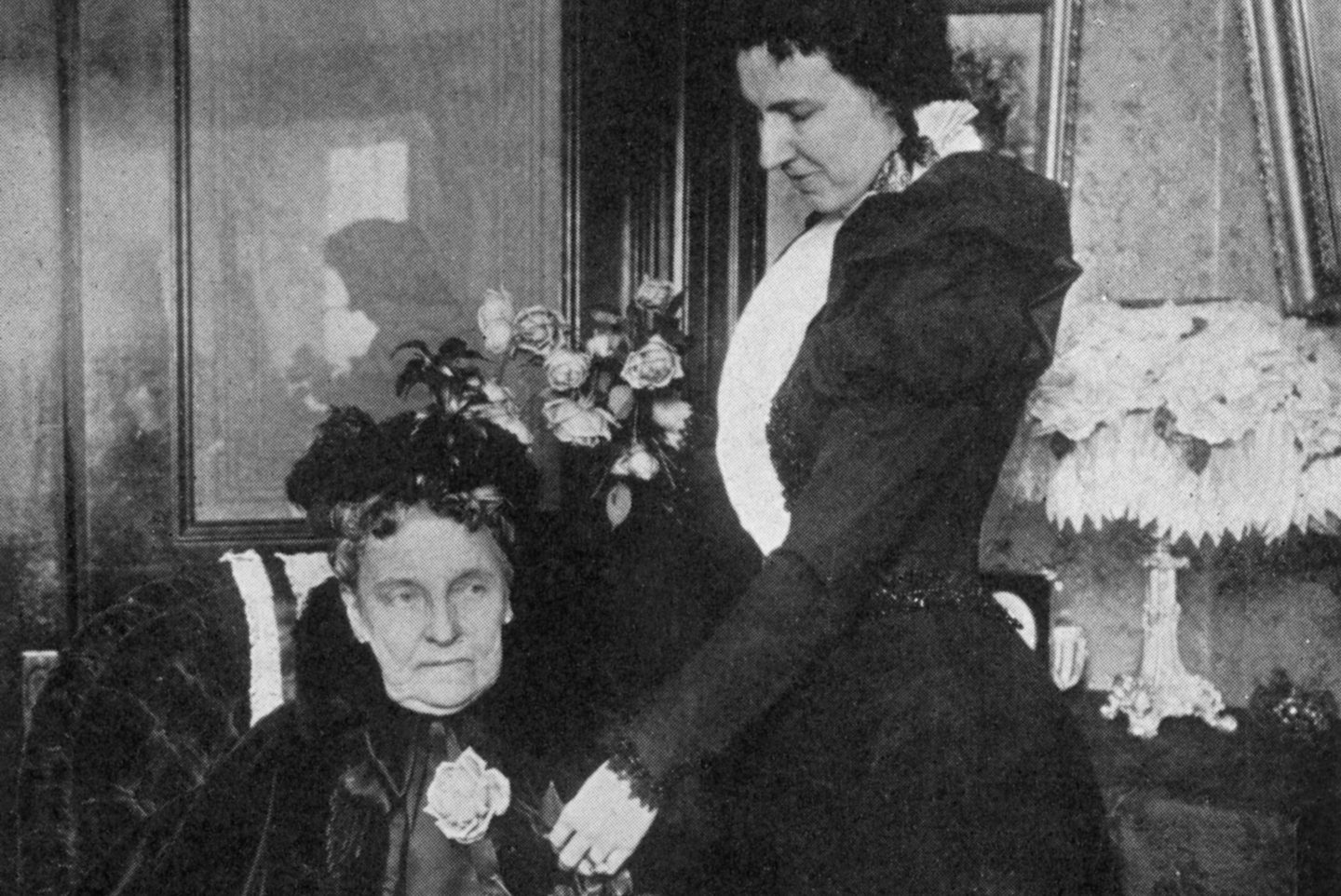 American businesswoman and financier Hetty Green (1834 - 1916, left), with her daughter Sylvia (1871 - 1951) at home in Hoboken, New Jersey, circa 1903.