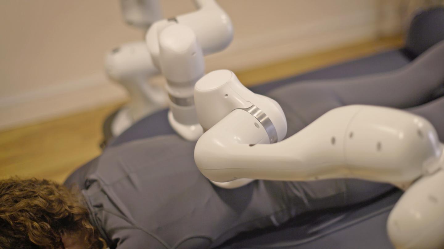 I tried this company’s 30-minute AI-powered robotic massage. Here are the surprising results