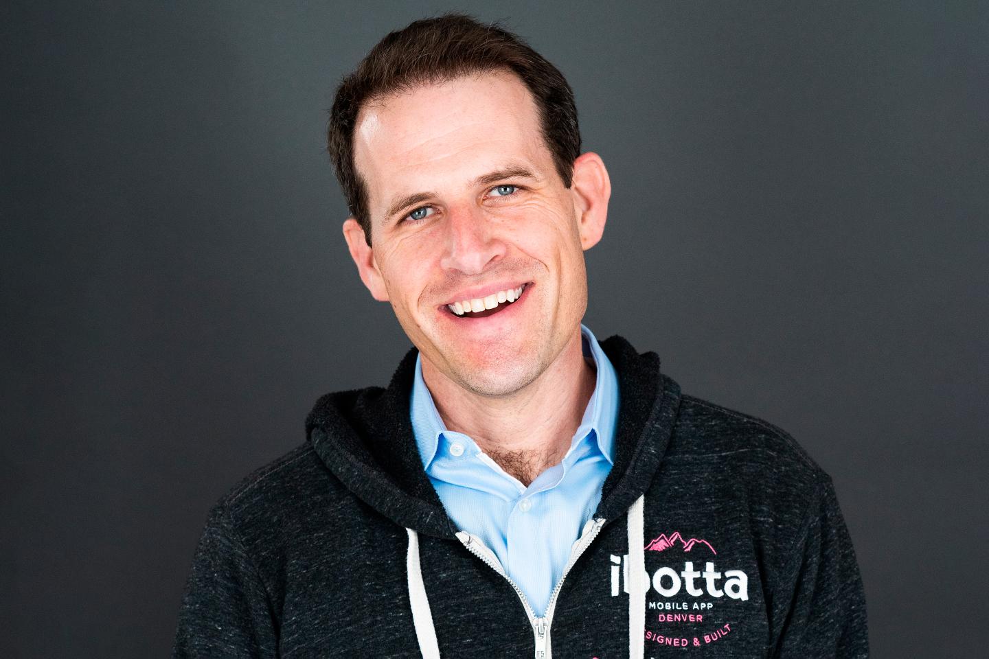 Portrait of Ibotta CEO Bryan Leah on a gray background.