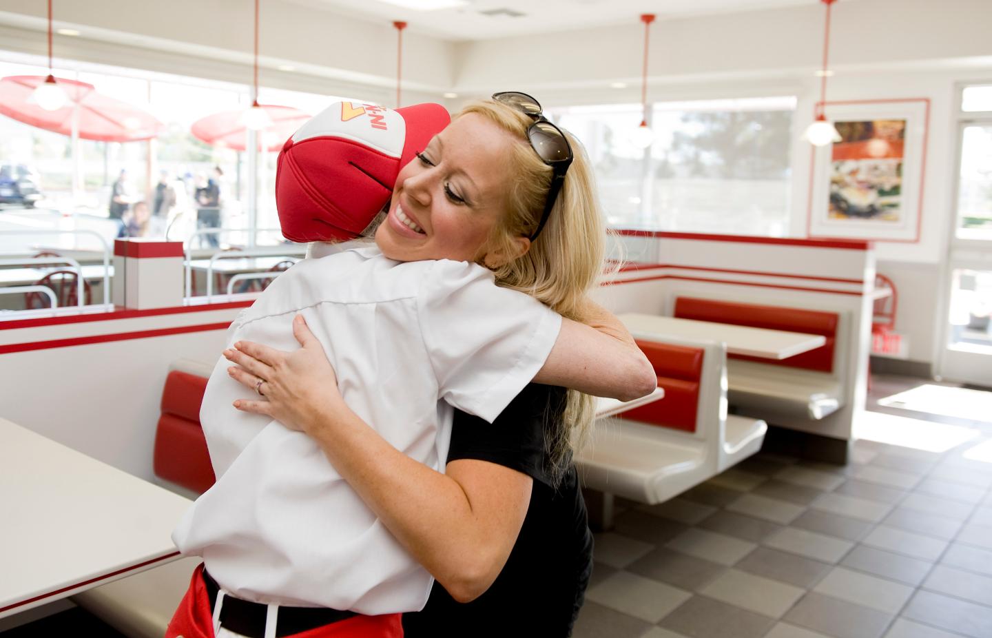 Lynsi Snyder pictured with an employee in 2013