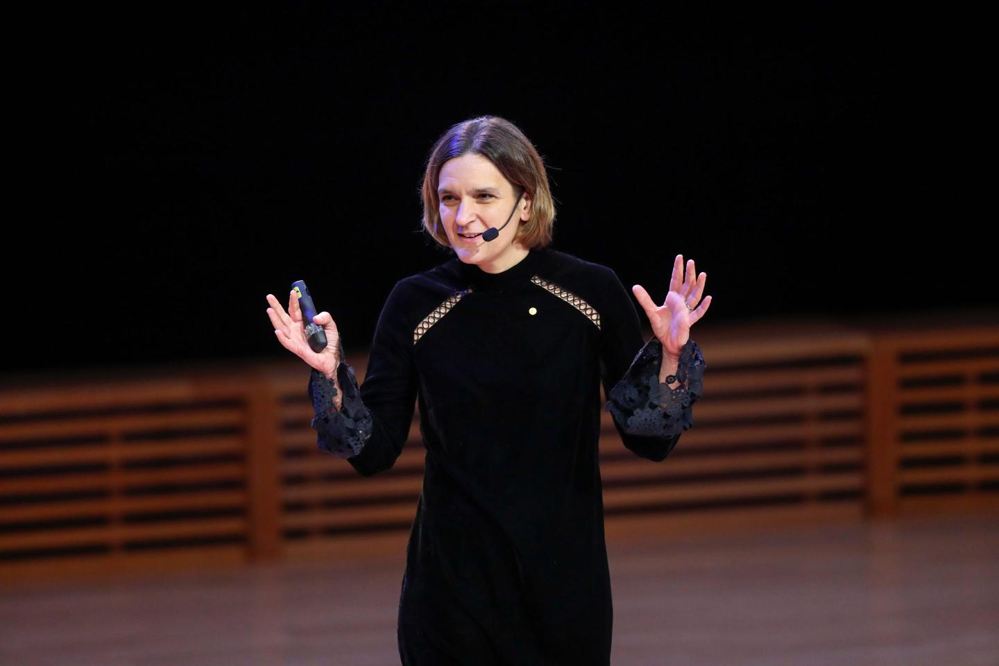 Esther Duflo accepting her Nobel prize in 2019