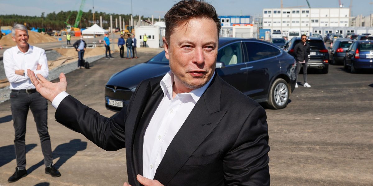 Tesla reports its first year-over-year sales decline since the pandemic—and its shares are plummeting Tesla reports its first year-over-year sales decline since the pandemic—and its shares are plummeting