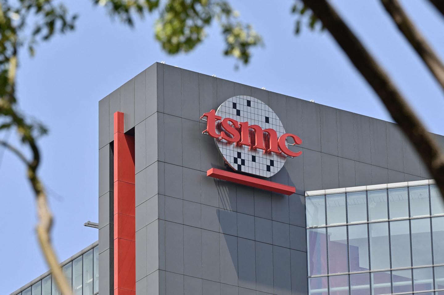 A TSMC semiconductor factory viewed from the outside.