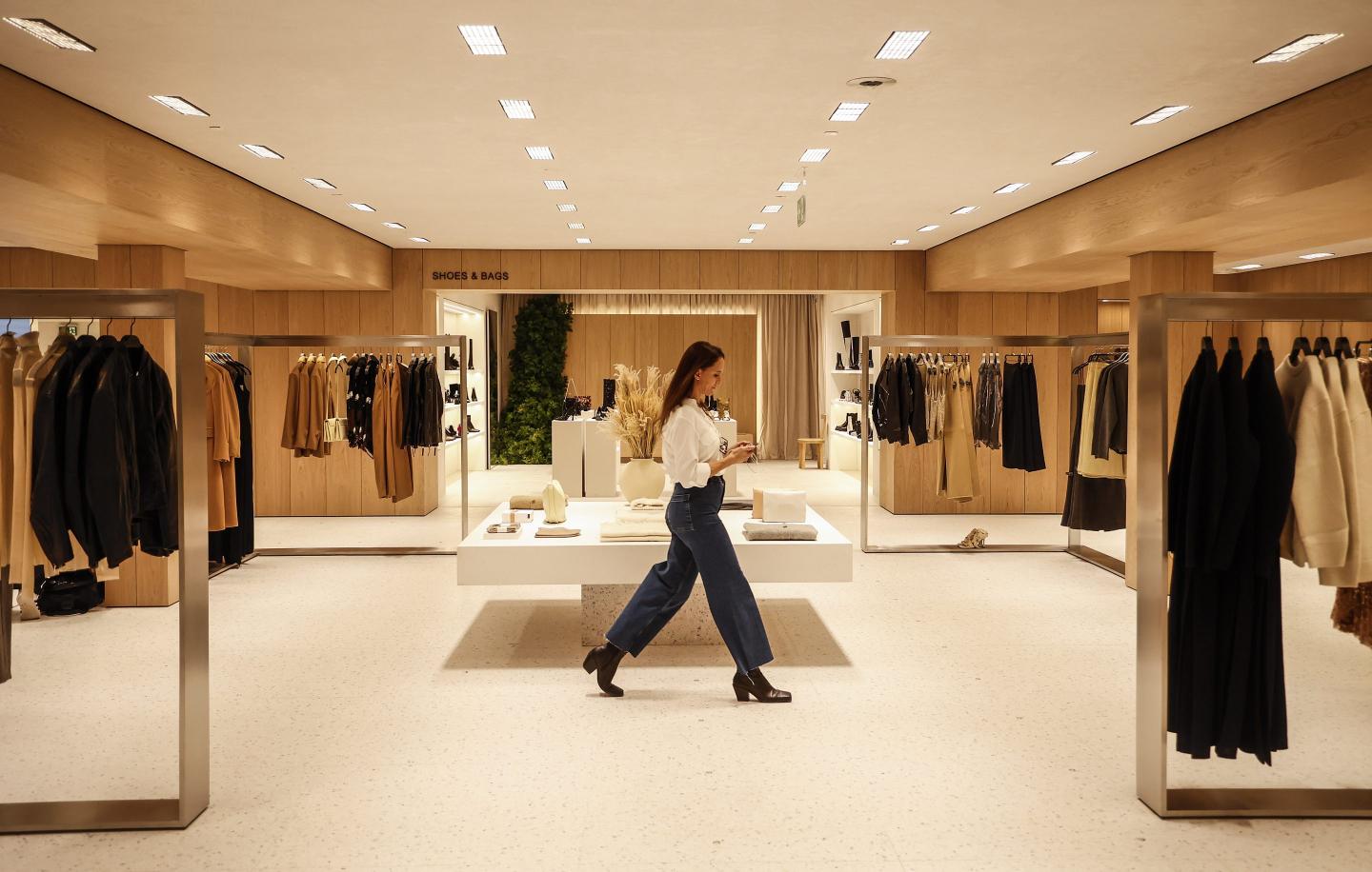 A girl in a Zara megastore at Boulevard Austria de Valencia