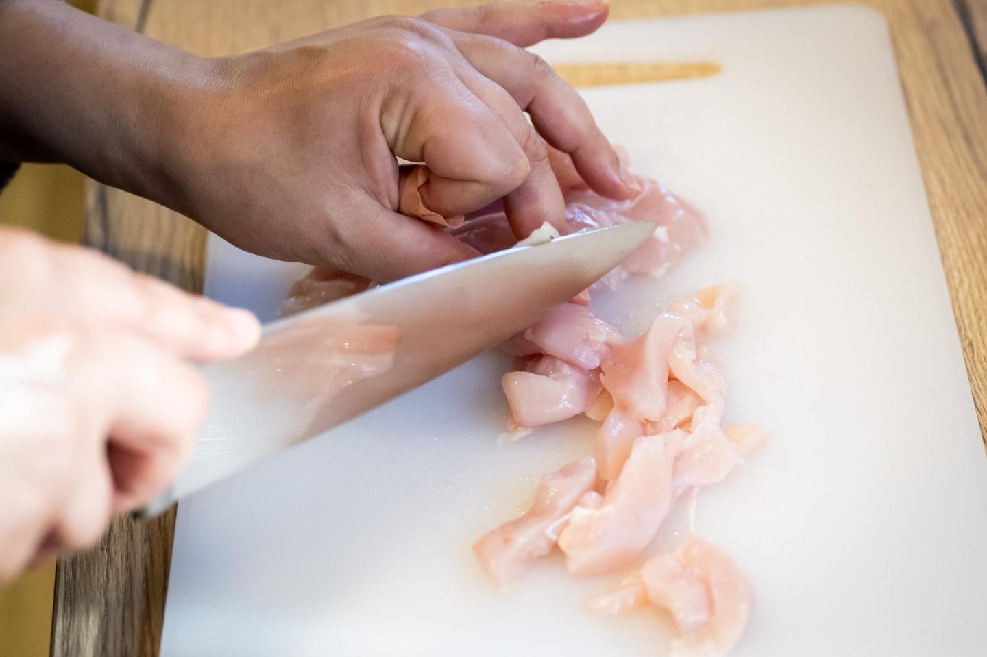 USDA tells poultry producers to reduce salmonella in certain chicken products to help prevent food poisoning