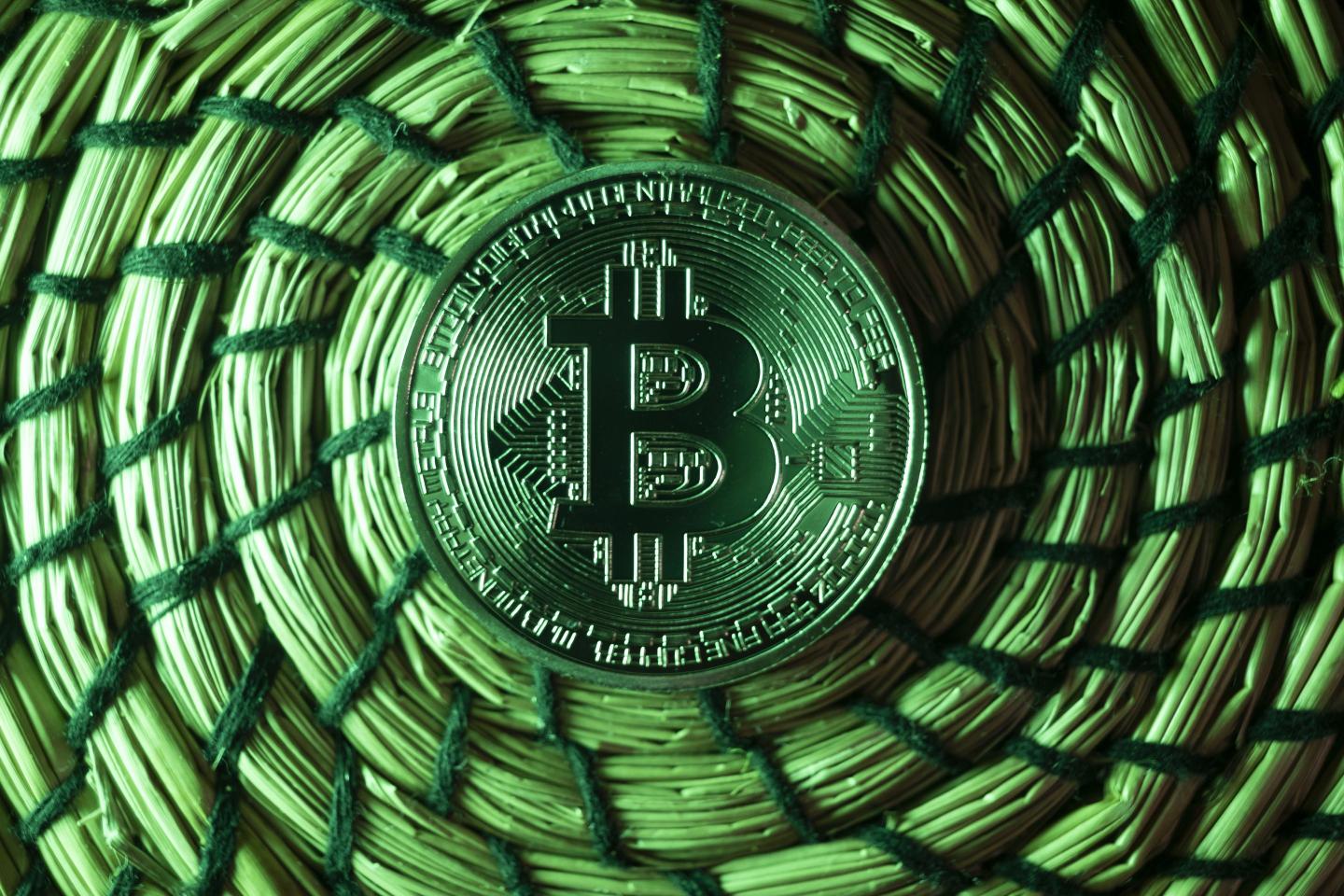 Bitcoin drops 8% amid ETF outflows and Fed cut apprehension