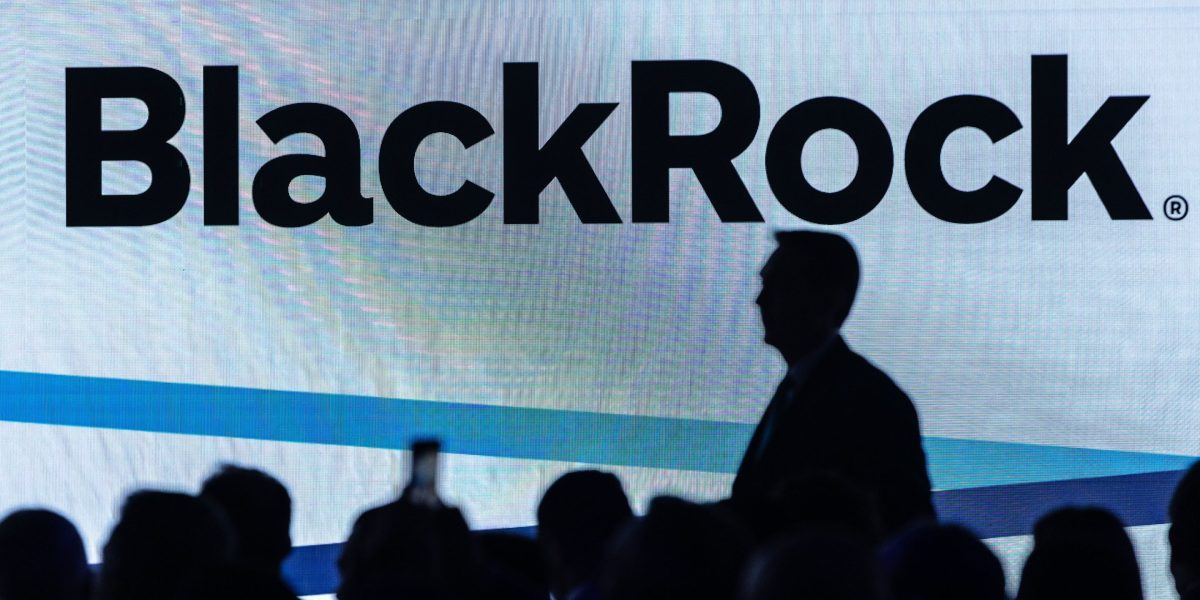 Bitcoin ETFs stall: BlackRock ends 71-day streak, Fidelity sees first outflows