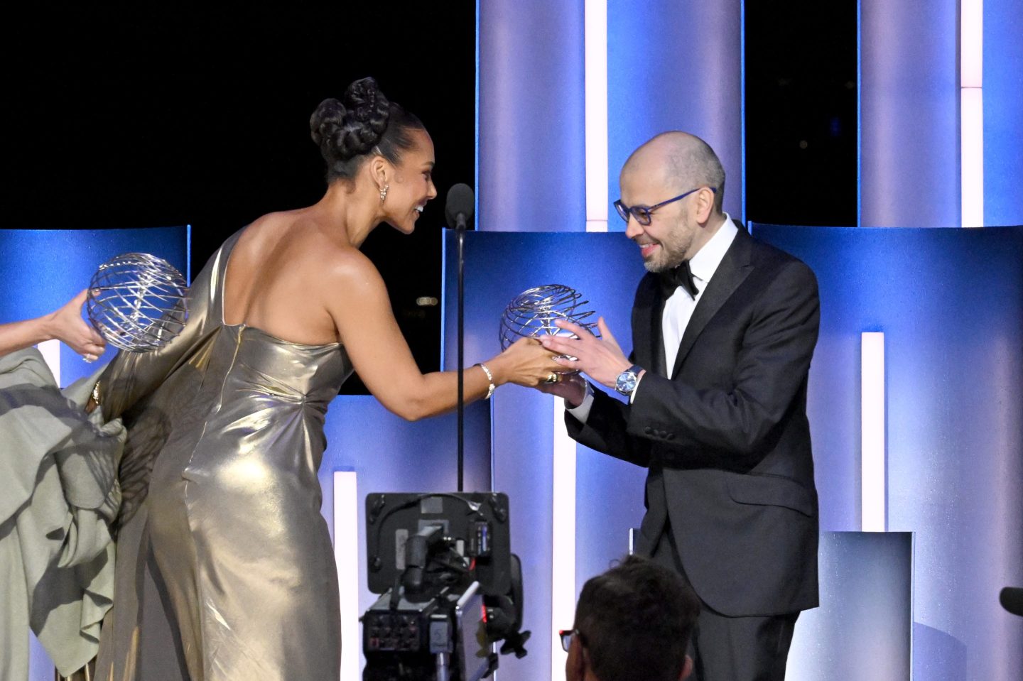 Alicia Keys presents Google DeepMind CEO Demis Hassabis with the Breakthrough Prize trophy.