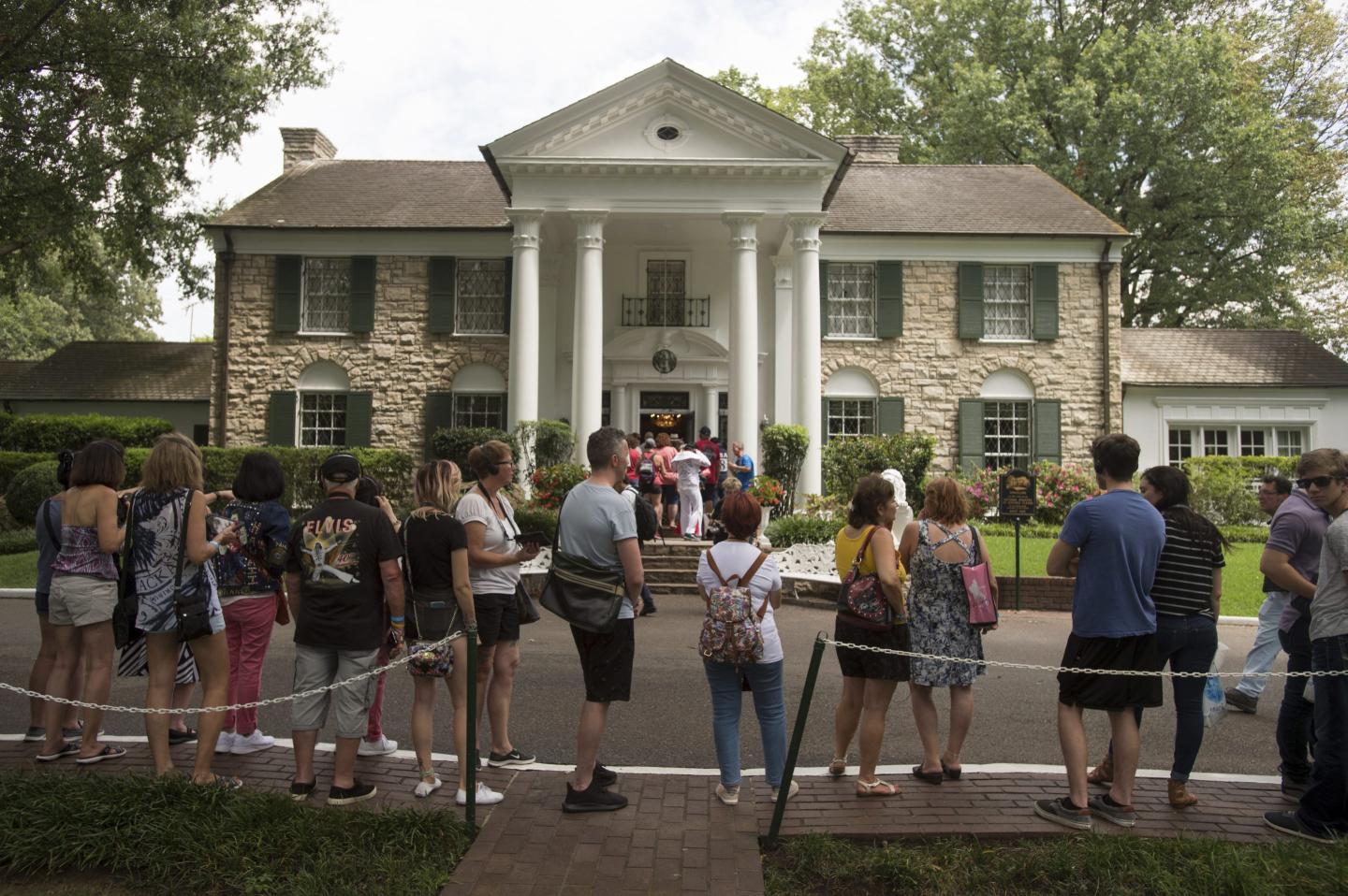 people standing outside of Graceland estate