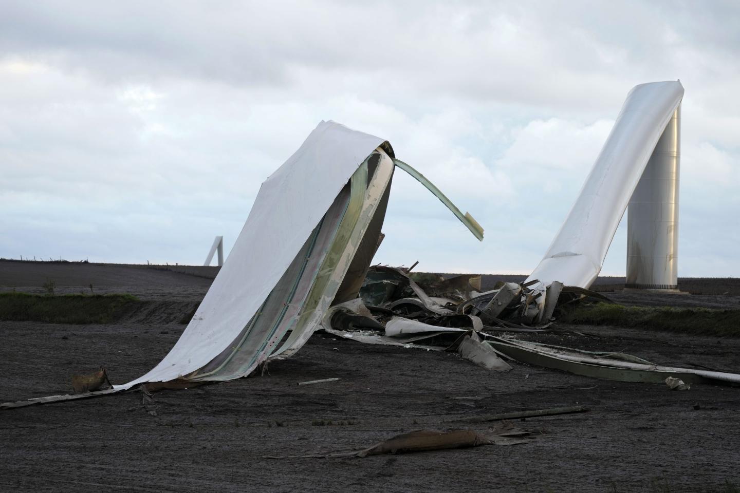 5 massive turbines crumpled as Iowa wind farm suffers rare direct hit from powerful tornado