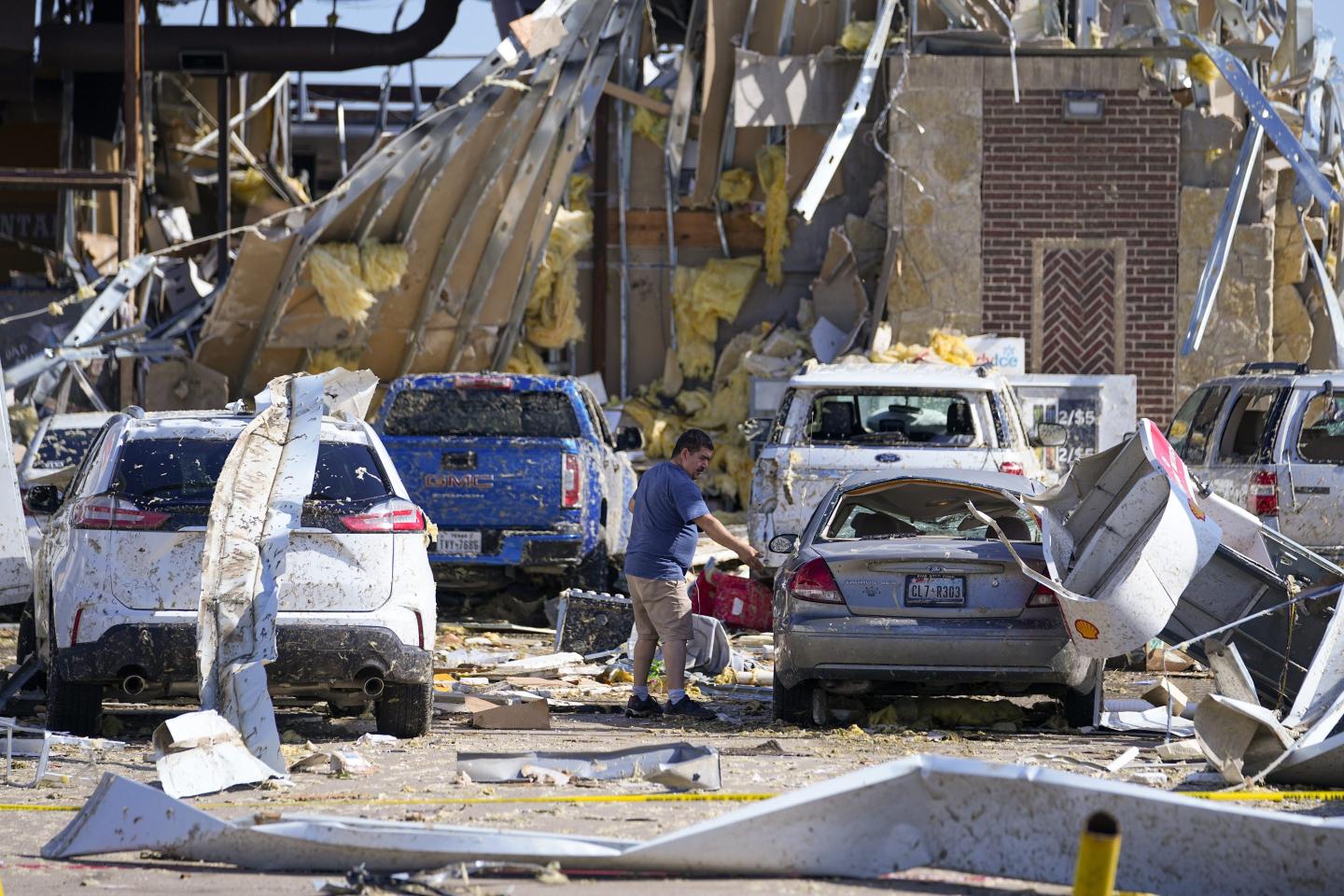 Memorial Day weekend storms that devastated several U.S. states killed at least 22