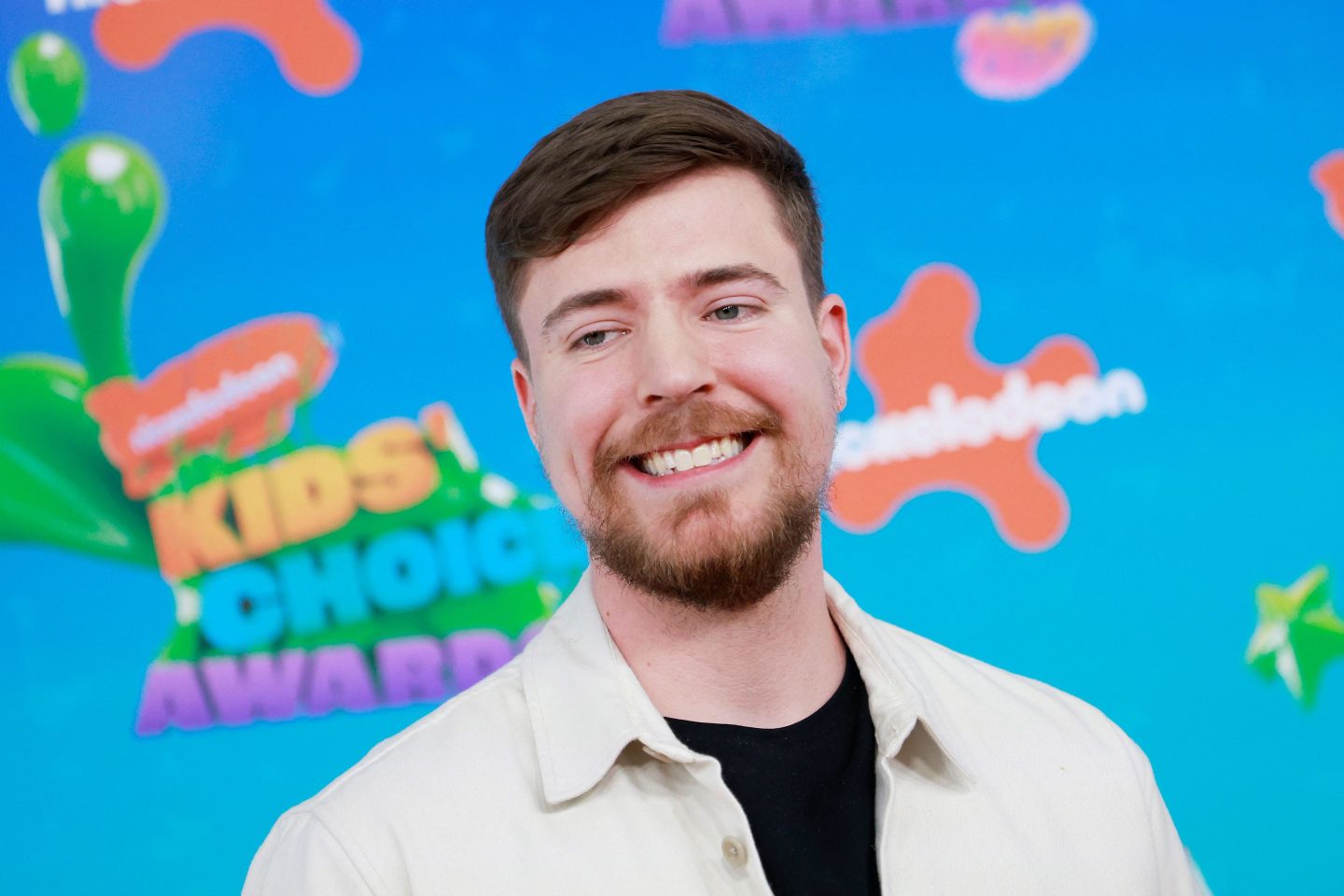 US YouTube personality Jimmy Donaldson, better known as MrBeast, arrives for the 36th Annual Nickelodeon Kids&#039; Choice Awards at the Microsoft Theater in Los Angeles, California, on March 4, 2023. (Photo by Michael Tran / AFP) (Photo by MICHAEL TRAN/AFP via Getty Images)