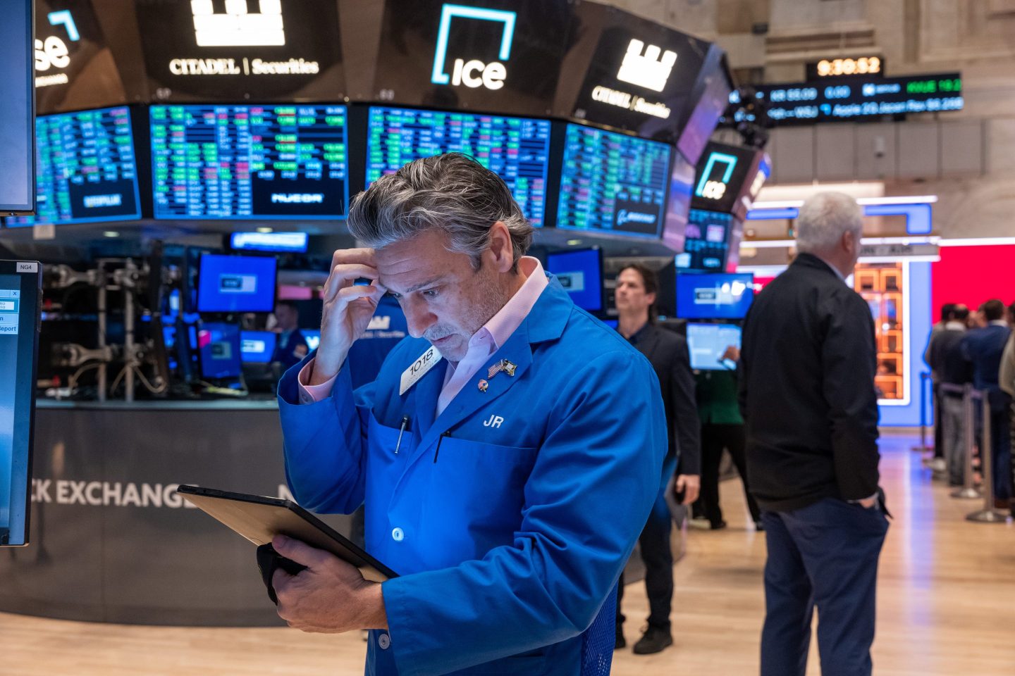 NEW YORK, NEW YORK - MAY 03: Traders work on the floor of the New York Stock Exchange (NYSE) on May 03, 2024 in New York City. The Dow surged over 400 points in morning trading as new economic numbers showed that the central bank may cut interest rates sooner than expected.  (Photo by Spencer Platt/Getty Images)