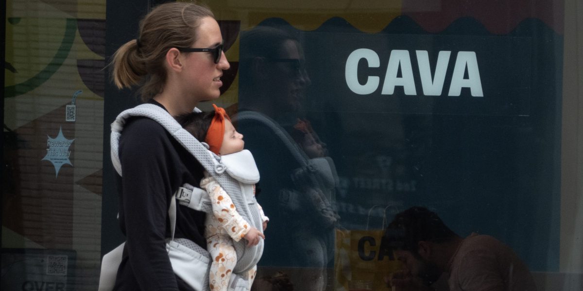 Cava is gobbling up fast-food competition as it lures finance bros and suburbanites with extra pita chips, steak, and promises of no price hikes Cava is gobbling up fast-food competition as it lures finance bros and suburbanites with extra pita chips, steak, and promises of no price hikes