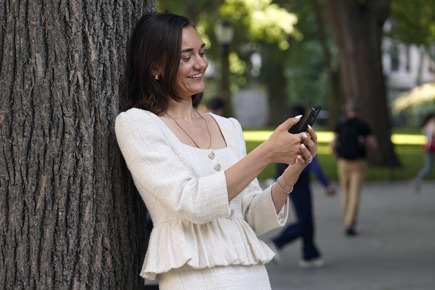How should kids use TikTok, Instagram and Snapchat? Between an outright ban or allowing free rein, parents are choosing slow, deliberate onboarding