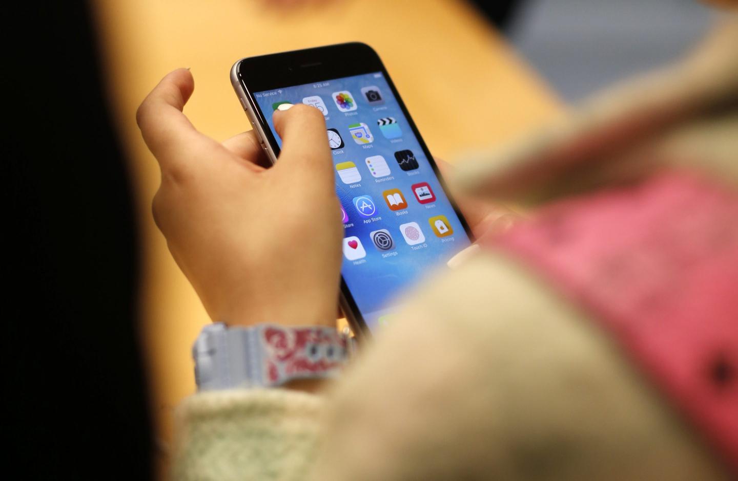 Congress has held a slew of hearings on child online safety but passed no regulation. What are parents—and teens—supposed to do in the meantime?
