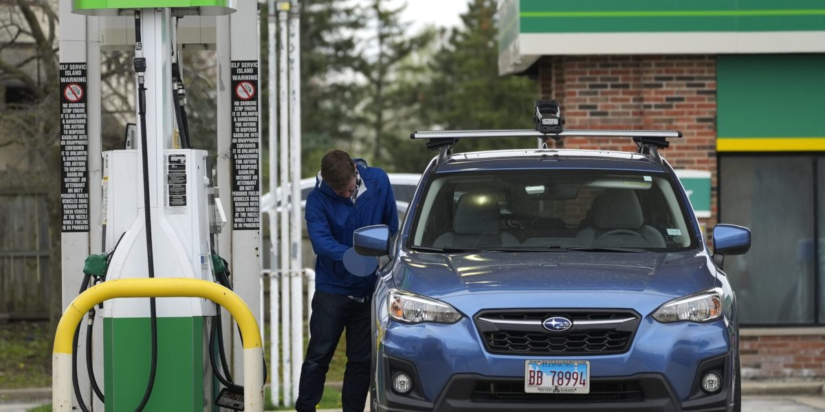 U.S. gas prices are falling as summer approaches and could continue dropping if hurricanes don’t hit: ‘Prices move on fear’ U.S. gas prices are falling as summer approaches and could continue dropping if hurricanes don’t hit: ‘Prices move on fear’