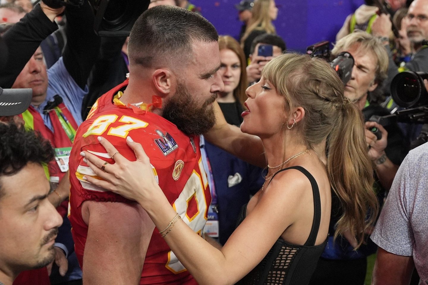 Travis Kelce speaks to Taylor Swift