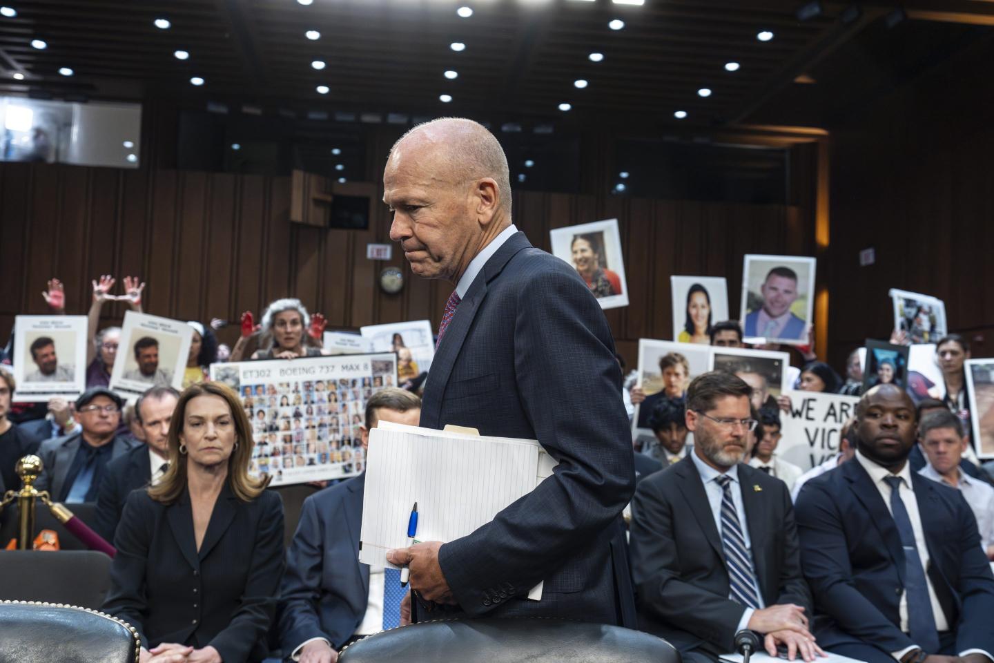 Boeing CEO David Calhoun accused of ‘strip-mining’ the company for profit as Senators attack scandals at planemaker: ‘You’re proud of the safety record?’