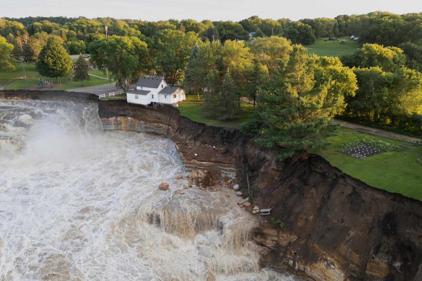 Minnesota family that lost home to devastating Midwest floods vows to keep store open: ‘The Dam Store has not sold its last burger or sold its last slice of pie’