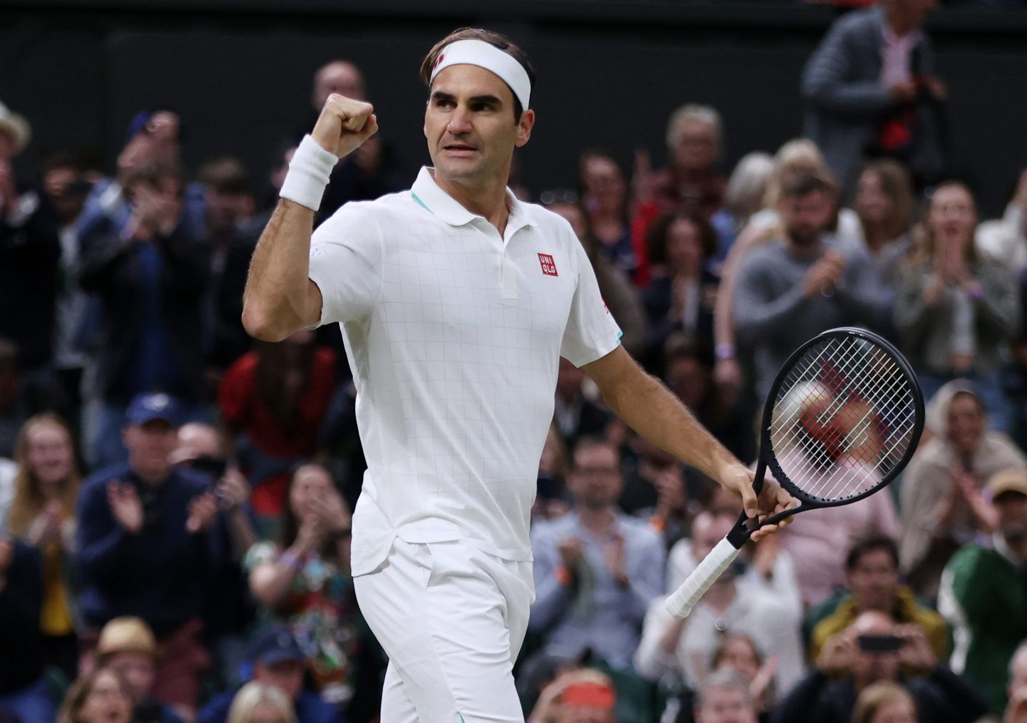“You can work harder than you thought possible and still lose,” tennis star Roger Federer warns Gen Z grads.